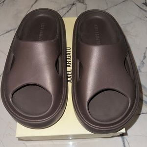 Men’s Axel Arigato slides